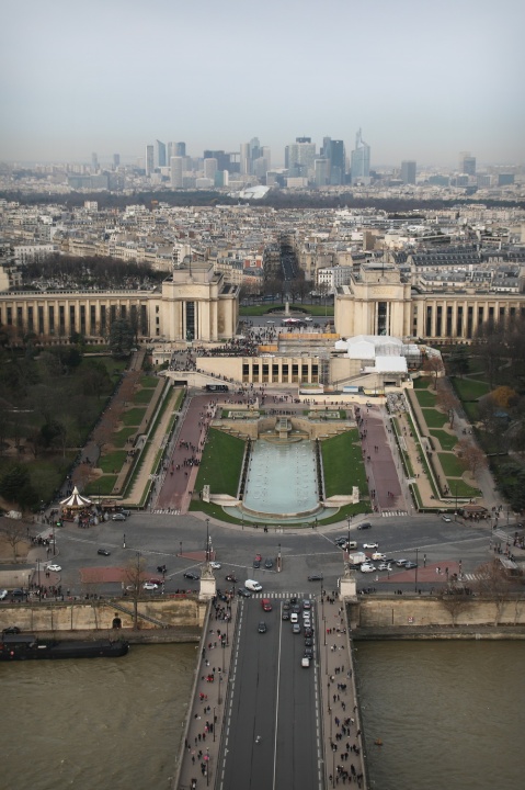 Paris - Vue sur le Trocadéro et la Défense depuis le 2ème étage de la Tour Eiffel.
